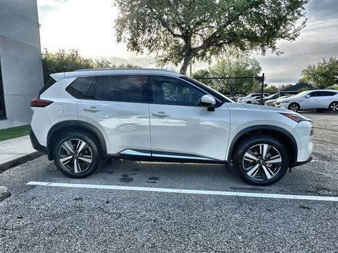 Used 2023 Nissan Rogue SL w/ SL Premium Package image 10