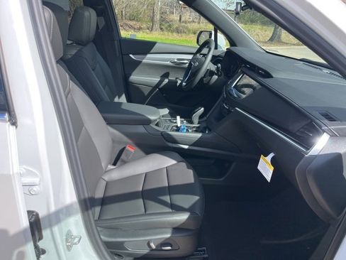 New 2025 Cadillac XT6 Luxury image 35
