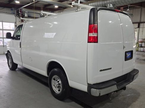 Used 2017 Chevrolet Express 3500 image 18