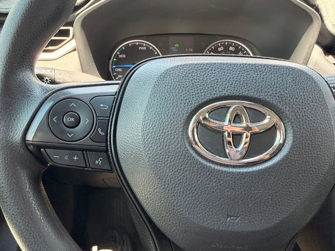 Used 2021 Toyota RAV4 LE AWD/4WD image 21