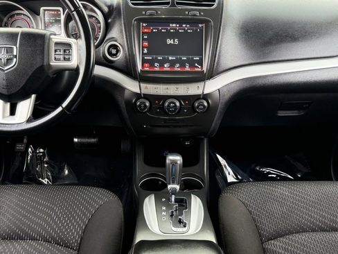Used 2019 Dodge Journey SE image 31