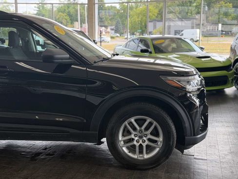 Used 2026 Ford Explorer Active AWD/4WD image 5
