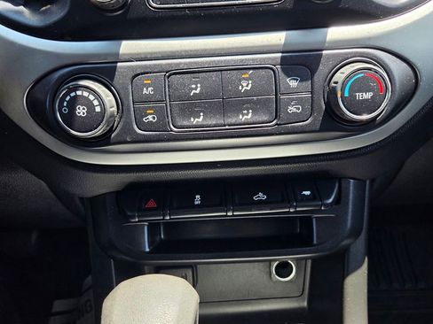 Used 2022 Chevrolet Colorado LT AWD/4WD image 26