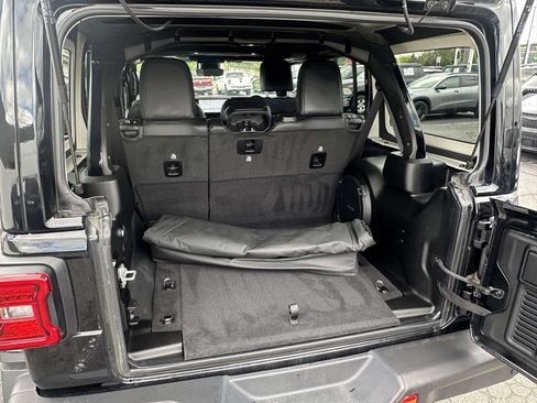 Used 2025 Jeep Wrangler Unlimited Rubicon AWD/4WD image 10