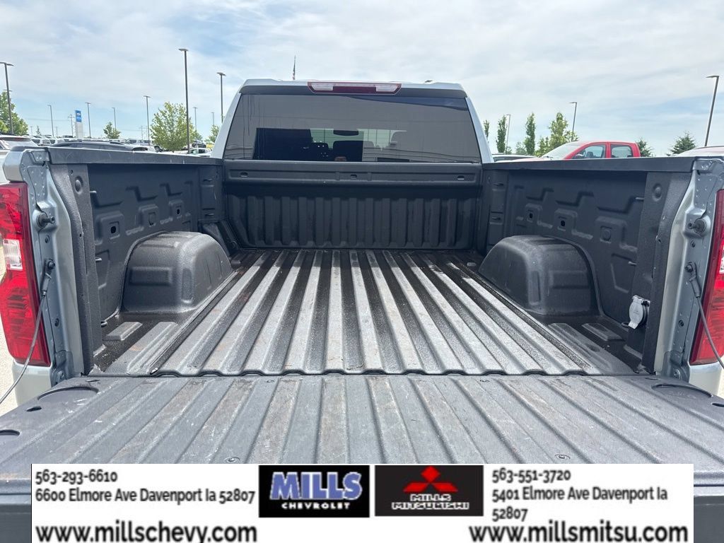 Used 2023 Chevrolet Silverado 1500 LT AWD/4WD image 23