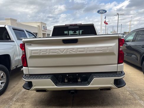 Used 2019 Chevrolet Silverado 1500 High Country w/ Technology Package image 6