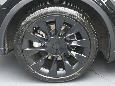 Used 2023 Tesla Model Y Long Range AWD/4WD image 35