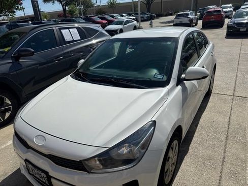 Used 2018 Kia Rio S FWD image 3