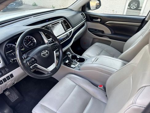 Used 2019 Toyota Highlander Limited FWD image 14