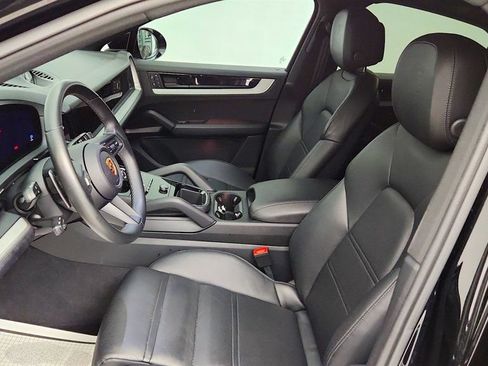Used 2024 Porsche Cayenne Coupe AWD/4WD image 11
