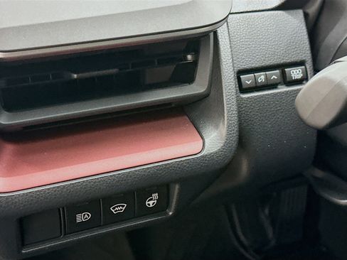 Used 2025 Toyota Prius Plug-In Hybrid image 17