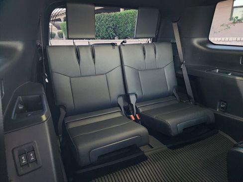 Used 2025 Lexus GX 550 w/ Accessory Package (2T) image 91