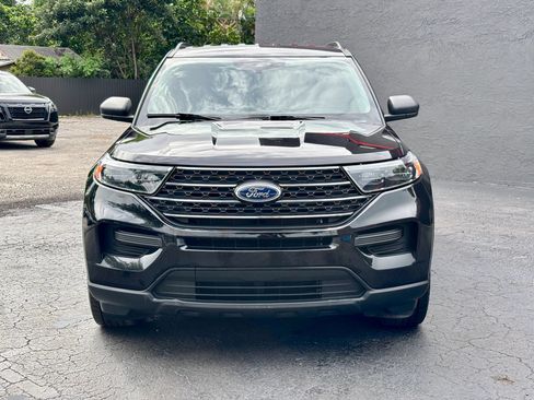 Used 2024 Ford Explorer XLT AWD/4WD image 2
