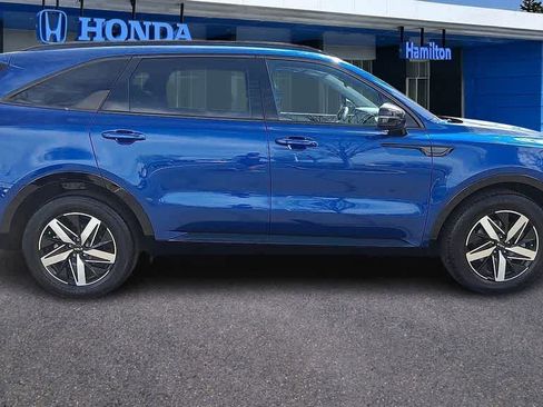 Used 2023 Kia Sorento S w/ Panoramic Sunroof Package FWD image 9