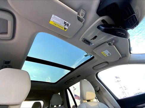 Used 2019 Volvo XC90 T5 Momentum w/ Protection Package Premier image 10