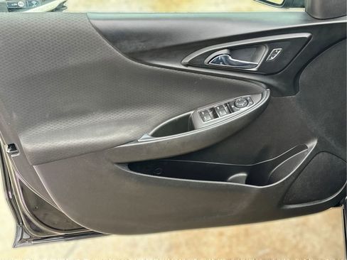 Used 2018 Chevrolet Malibu LT FWD image 19