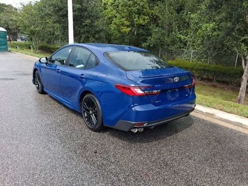 Used 2026 Toyota Camry SE FWD image 5