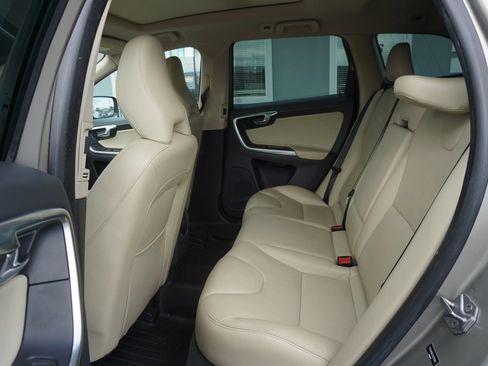 Used 2016 Volvo XC60 T5 Premier w/ Proximity Package FWD image 18