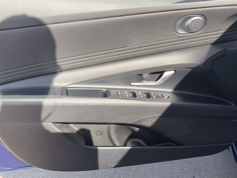 Certified 2025 Hyundai Elantra Limited FWD image 13