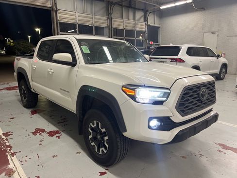 Used 2023 Toyota Tacoma TRD Off-Road image 3
