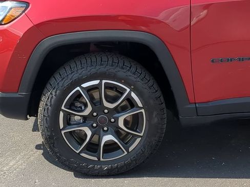 Used 2025 Jeep Compass Trailhawk AWD/4WD image 13