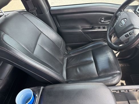 Used 2018 Nissan Titan SL w/ Midnight Edition RWD image 9