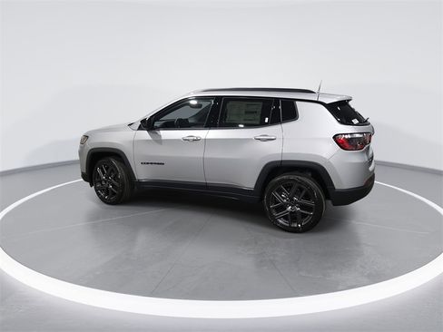 New 2026 Jeep Compass Latitude image 6