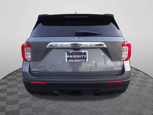 Certified 2022 Ford Explorer XLT w/ Class IV Trailer Tow Package image 3