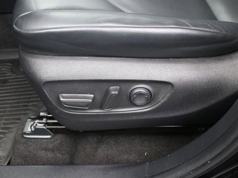 Used 2023 Toyota Highlander XLE image 17