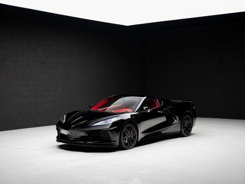 Used 2024 Chevrolet Corvette Stingray Premium Cpe w/ Z51 Performance Package RWD image 4