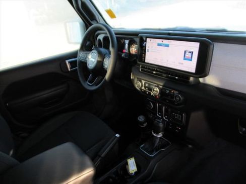 Certified 2025 Jeep Wrangler Willys image 11