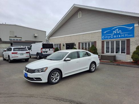 Used 2017 Volkswagen Passat 1.8T S FWD image 1