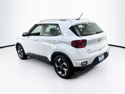 Used 2023 Hyundai Venue SEL w/ Cargo Package FWD image 7