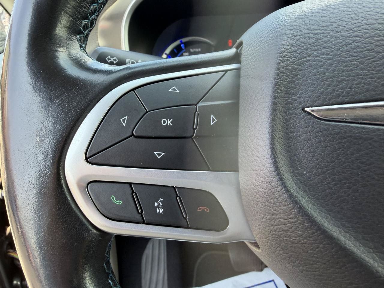 Used 2021 Chrysler Pacifica Touring-L FWD image 28