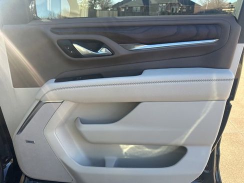 Used 2023 GMC Yukon XL Denali image 25
