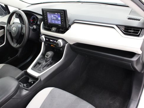 Used 2020 Toyota RAV4 XLE w/ Convenience Package FWD image 37