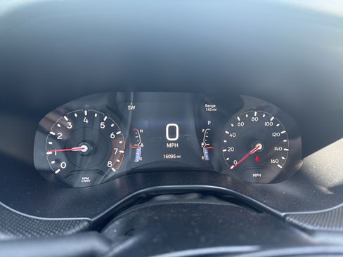 Used 2025 Jeep Compass Latitude w/ Convenience Group AWD/4WD image 20