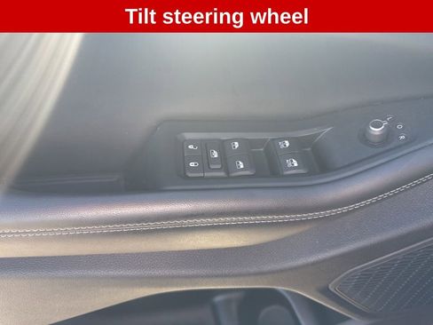 Used 2023 Jeep Grand Cherokee Laredo image 27