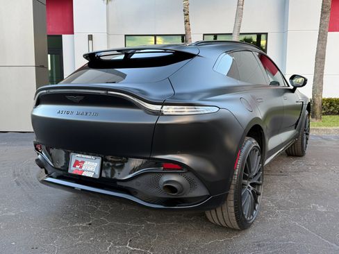 Used 2022 Aston Martin DBX image 19