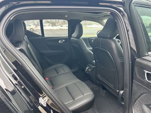 Certified 2025 Volvo XC40 B5 Core image 13
