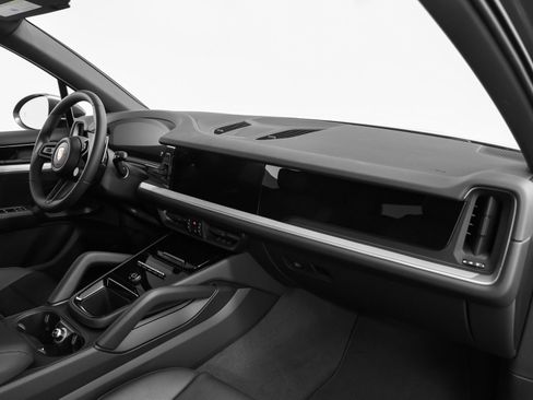 Certified 2025 Porsche Cayenne image 20