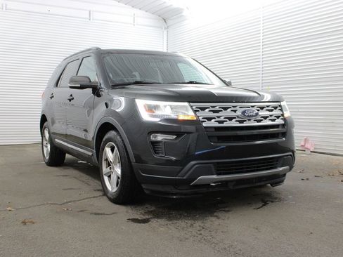 Used 2019 Ford Explorer XLT w/ Equipment Group 201A image 2