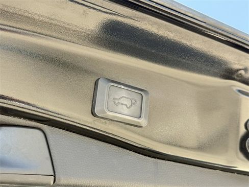 Used 2021 Toyota RAV4 XLE Premium image 30