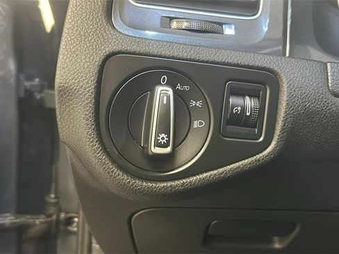 Used 2019 Volkswagen e-Golf SE w/ Driver Assistance Package image 26