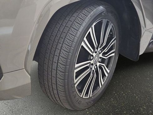 Certified 2024 Lexus LX 600 4WD w/ Luxury Package image 32