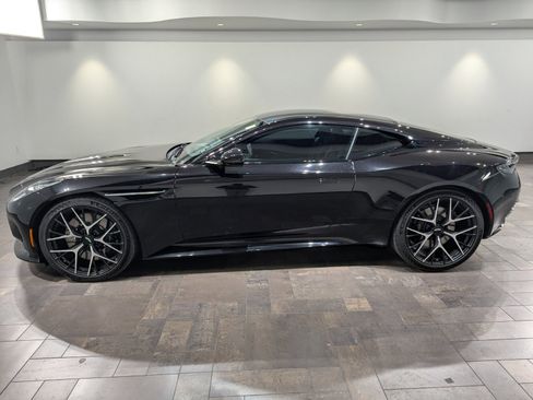 Used 2025 Aston Martin DB12 Coupe image 23