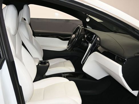 Used 2019 Tesla Model X Long Range image 22