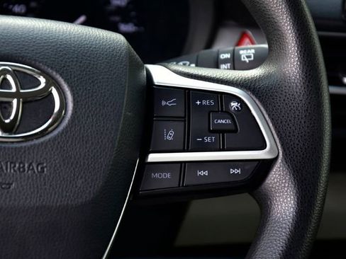 Used 2021 Toyota Sienna LE image 17