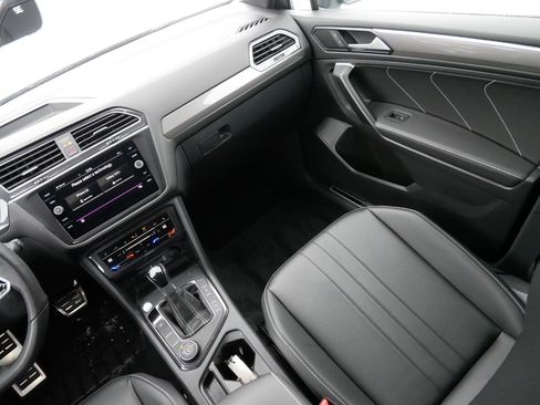 Certified 2024 Volkswagen Tiguan SE R-Line image 11