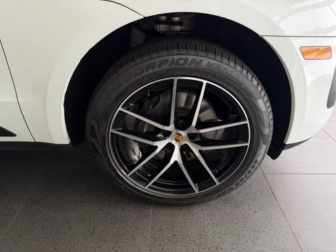 Used 2026 Porsche Macan AWD/4WD image 13